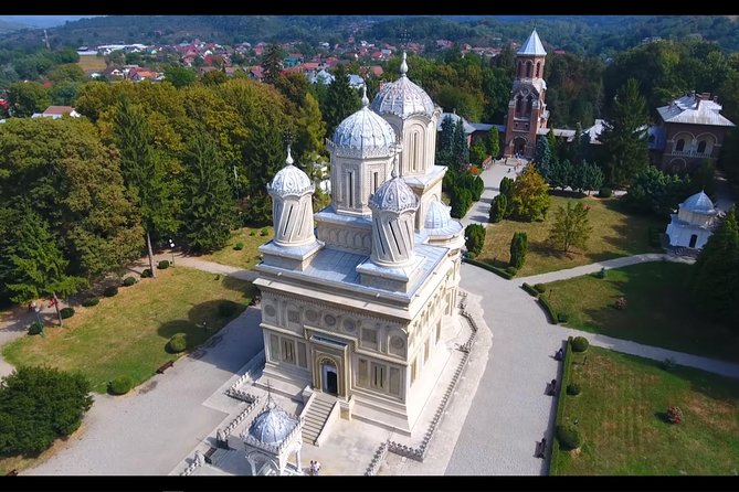2 Days Private Tour Transfagarasan Road & Sibiu from Bucharest - What the private vehicle and guide add