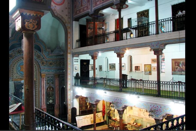 4h Jewish Legacy in Bucharest - Private Tour by Car and Walking - Seeing the former Jewish quarter by private car
