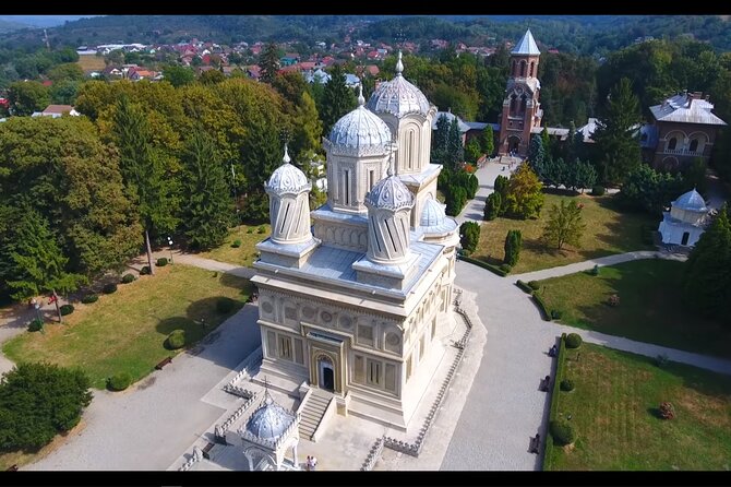 8 Days Private Romania Tour from Bucharest - Day 6: Bicaz Gorge, Red Lake, and folk sculpture