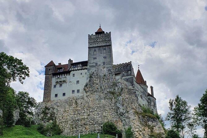 Bran Castle & Peles Castle - Premium Private Tour - The guide and the vehicle matter here