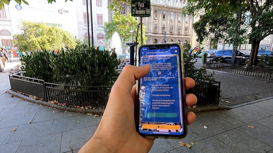 Bucharest 1989 Revolution Walking Tour with Smartphone App - Starting the game with the Leplace World app