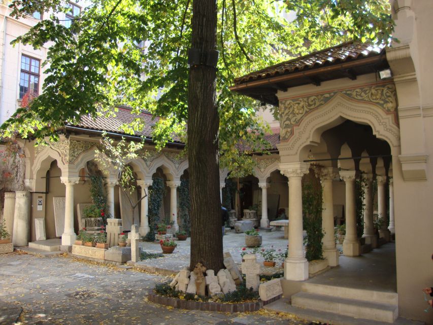 Bucharest: 2-Hour City Highlights Bike Tour - The Palace of Parliament and Union Boulevard
