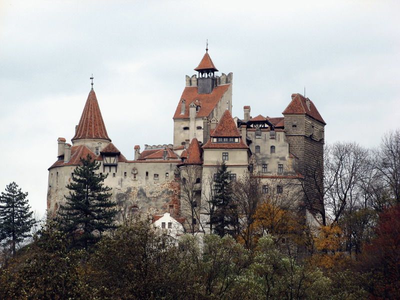 Bucharest: Bran & Peles Castle with Rasnov Citadel Day Trip - Rasnov Citadel and the defensive side of Transylvania