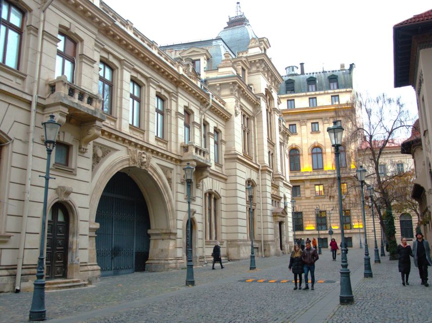 Bucharest by car - full day 'stop and visit' experience - The northern route: palaces, parks and the Triumphal Arch