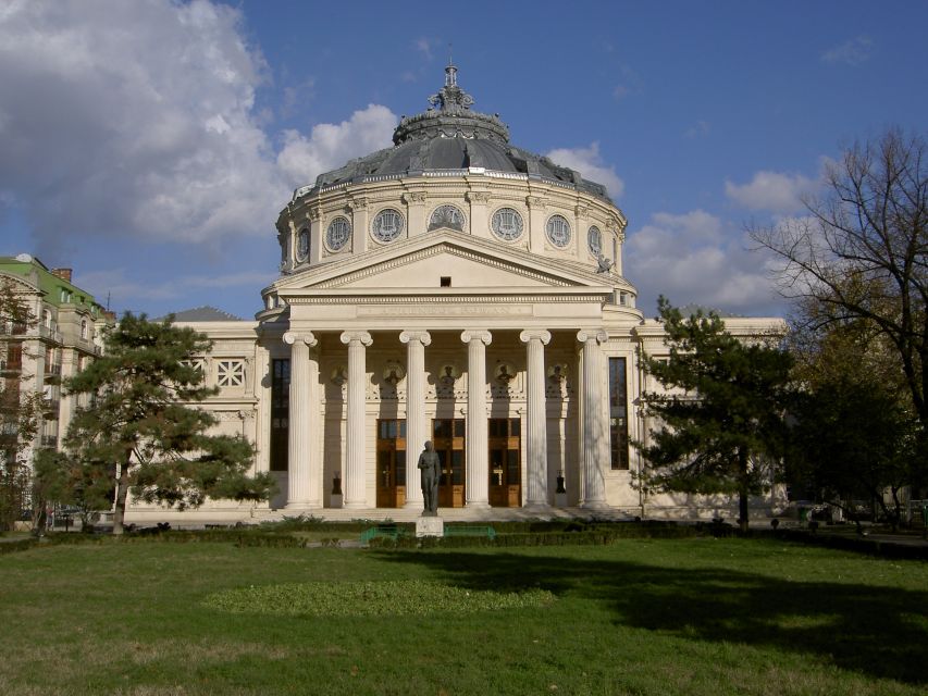 Bucharest: City Highlights Guided Walking Tour - Cismigiu Gardens gives the walk room to breathe