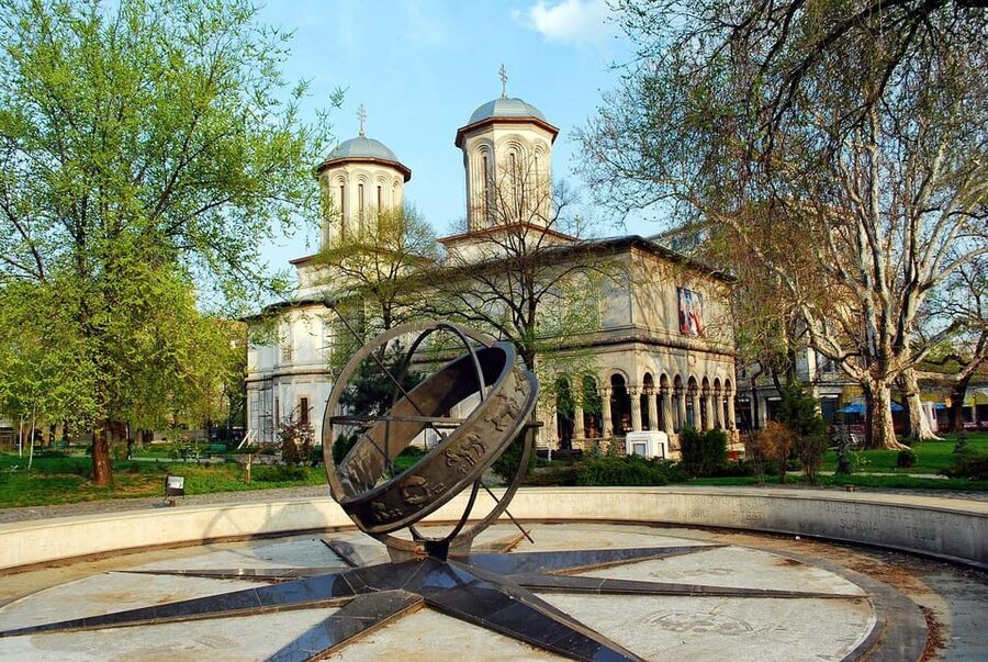 Bucharest city tour by car - Cotroceni, Victoria Avenue, and the wider city