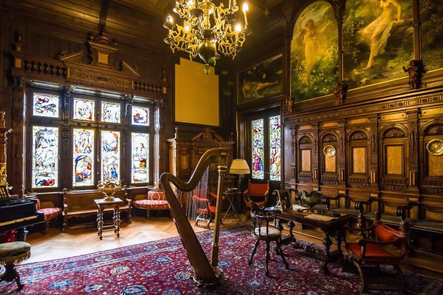 Bucharest: Day Trip to Dracula Castle, Peles Castle & Brașov - Three Transylvanian sights from one Bucharest departure