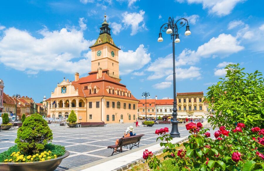 Bucharest: Dracula Castle, Peles Castle & Brasov Guided Tour - Brașov gives the day a human scale