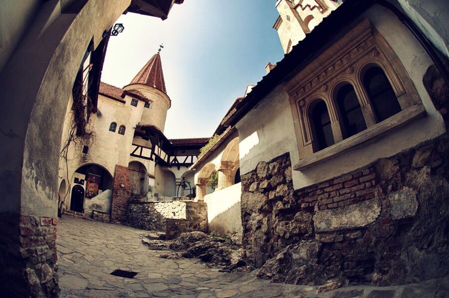 Bucharest: Dracula Castle, Peles Castle & Brasov Guided Tour - The early ride from Bucharest to Sinaia
