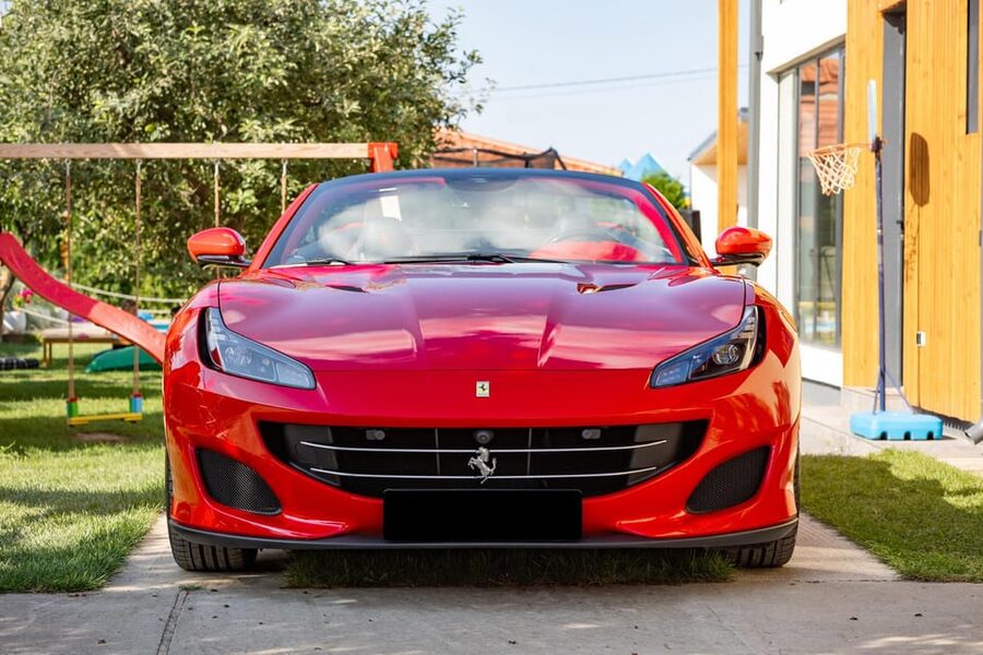 Bucharest: Ferrari Driving Experience - MEDIUM 30min - Starting at Piața Constituției
