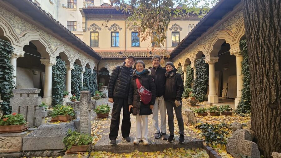 Bucharest: Guided Walking Tour with Romanian Snack - Key points at a glance