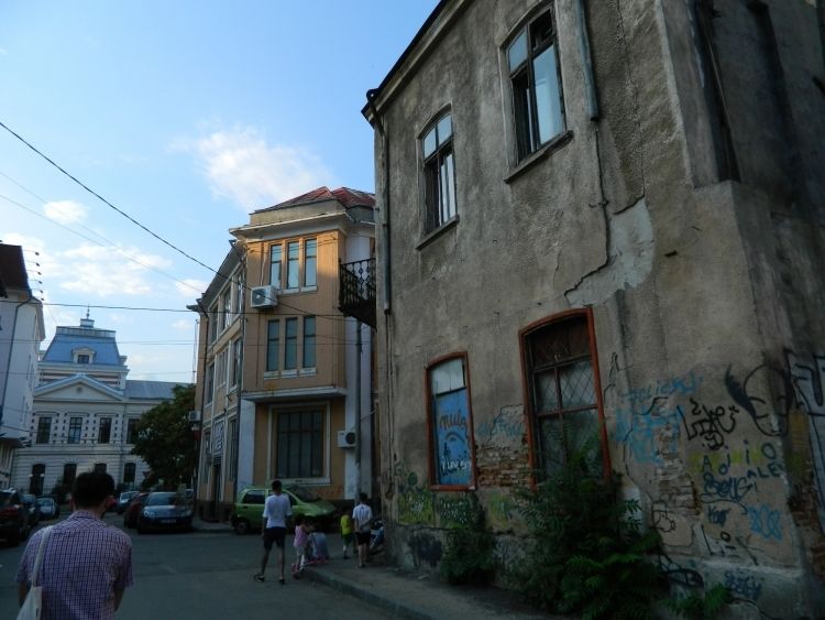 Bucharest: Half Day Bike Tour - A pause, a park, and a more relaxed middle section