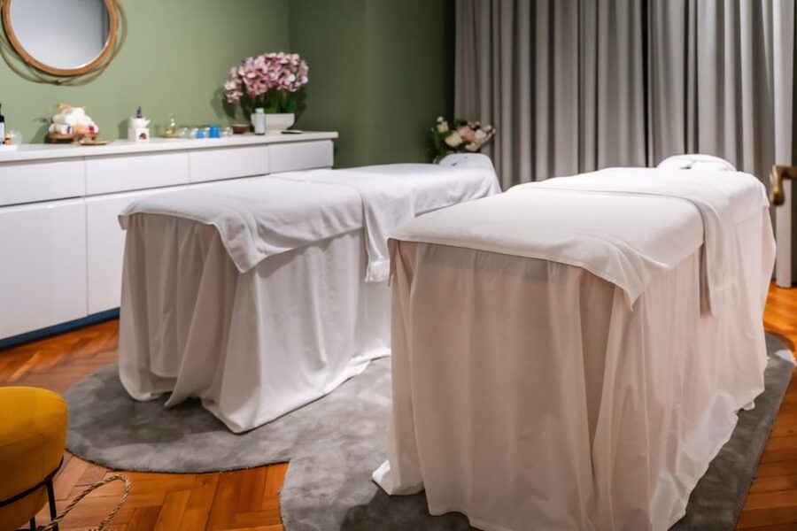 Bucharest: Harmony Wellness Center Massage Treatments - What a 60-minute visit at Harmony Wellness Center feels like