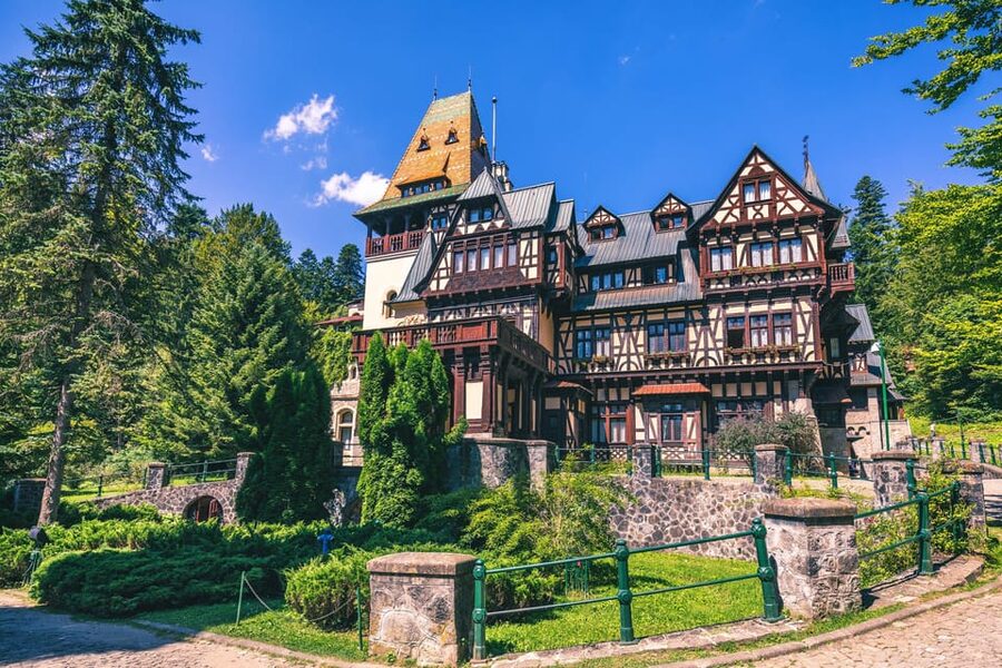 Bucharest: Peles Castle, Bran Castle, & Brasov Full-Day Tour - Bran Castle and the Dracula question