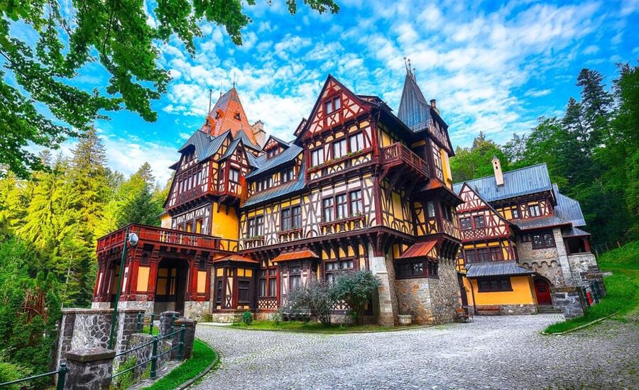 Bucharest: Peles Castle, Bran Castle, & Brasov Old Town Tour - Through the Carpathians into Transylvania