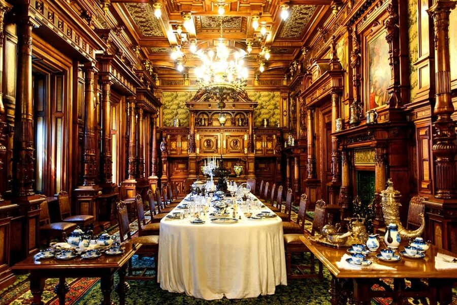 Bucharest: Peles Castle, Bran Castle, & Brasov Old Town Tour - What the $40 price really covers