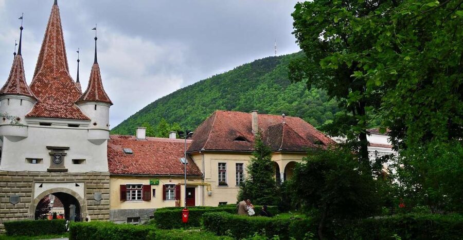 Bucharest: Peles Castle, Dracula's Castle and Brasov Tour - Three Transylvanian stops in one long day