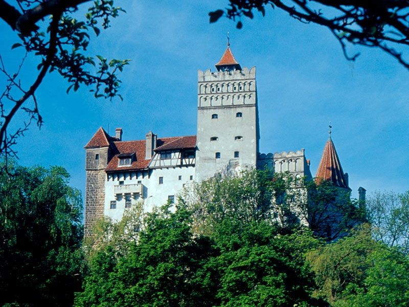 Bucharest: Peles Castle, Dracula's Castle and Brasov Tour - FAQ