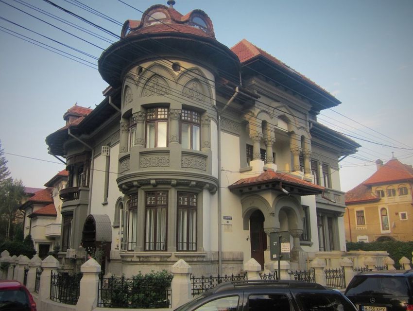 Bucharest: Private Three Neighborhoods Tour by Vintage Car - A Pause at La Broscuțe