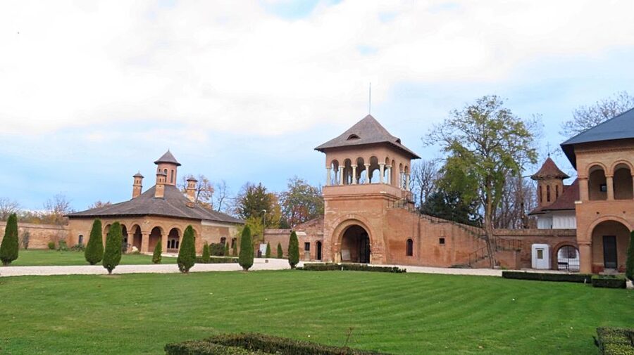 Bucharest Sightseeing Tour - What the $80 price includes
