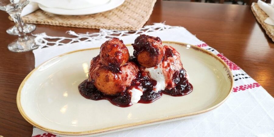 Bucharest: Street Food Tour with a Local Guide - The guides make the largest difference