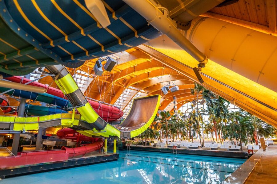 Bucharest: Therme Bucharest Entry Ticket and Transfer - Galaxy: slides, pools, and family energy