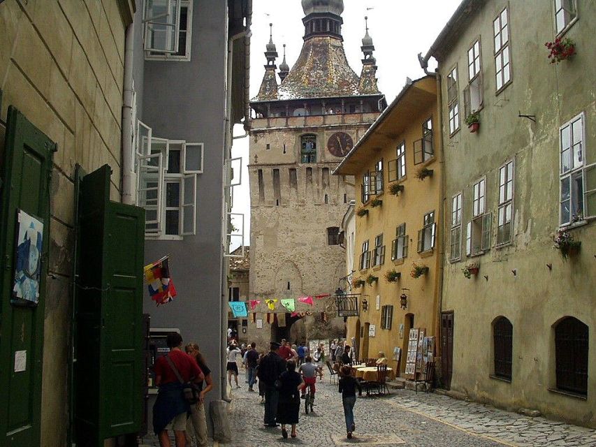 Bucharest: Transylvania and Dracula's Castle 2-Day Tour - Azuga wine, and one advertised stop to check