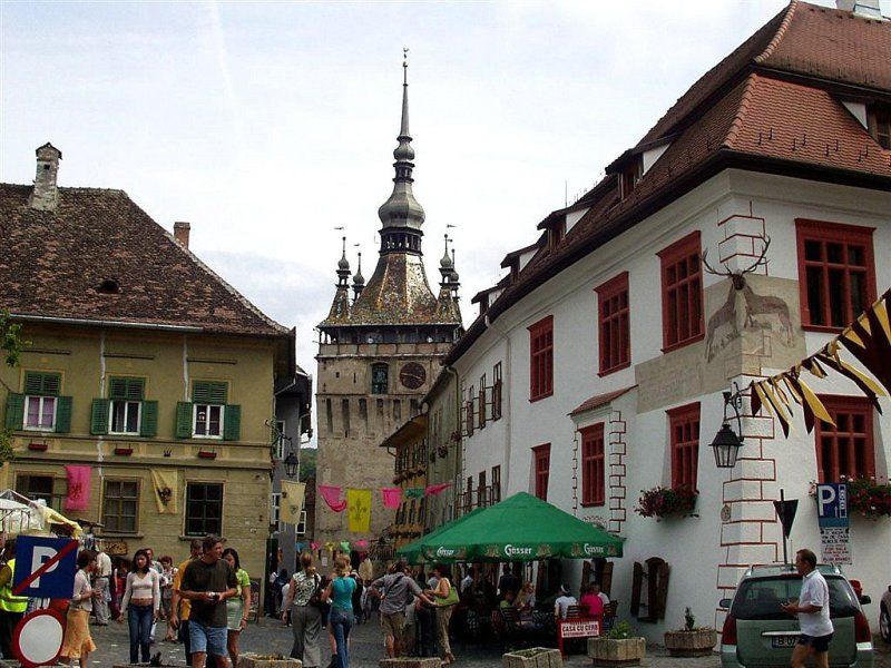 Bucharest: Transylvania and Dracula's Castle 2-Day Tour - Day one: Curtea de Arges and the road into Transylvania