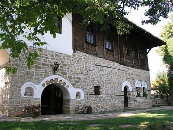 Bulgaria Day Trip: Basarabovo Monastery, Tsarevets & Arbanasi - The day at a glance