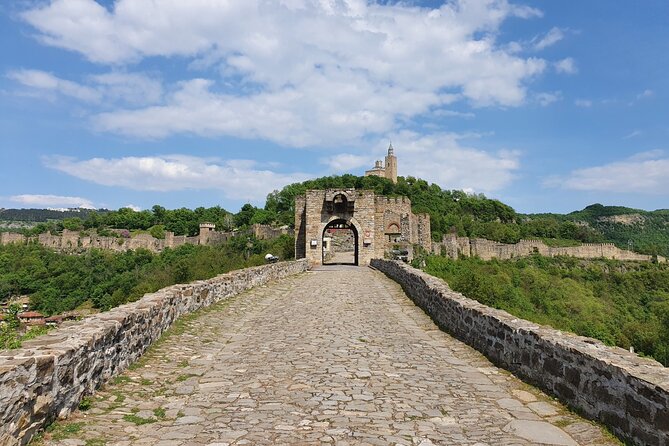 Bulgaria Day Trip: Basarabovo Monastery, Tsarevets & Arbanasi - Crossing from Bucharest into Bulgaria