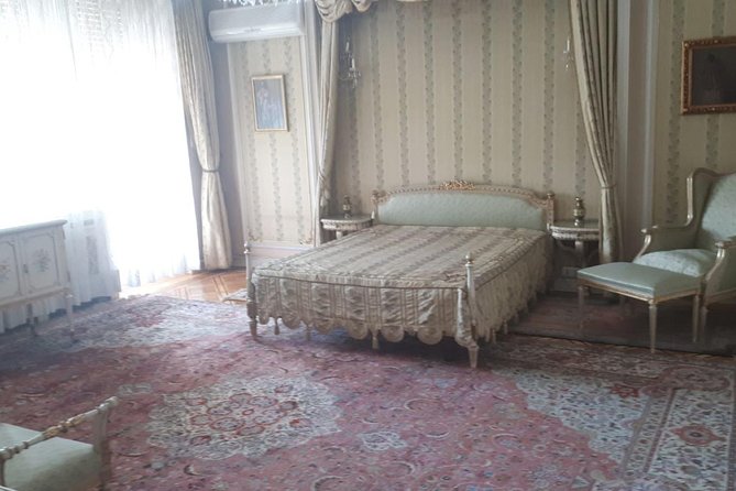 Ceausescu Villa - fast track tickets and guide - The guide’s role in telling a difficult story