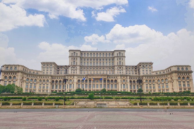 Communism Investigation Private Tour - Ceausescu Mansion: seeing the dictator at home