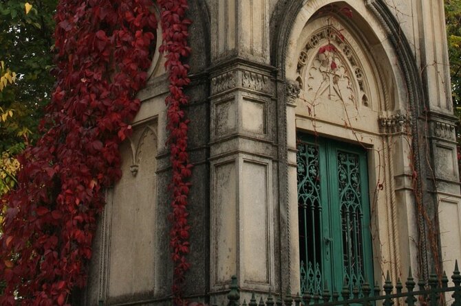 Darkside Tour of Bucharest - small group - The group size, timing, and physical demands