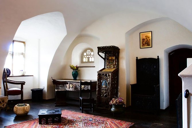 Day Trip Through Brasov in Transylvania and Bran, Peles, and Rasnov Castles - Who should book this tour