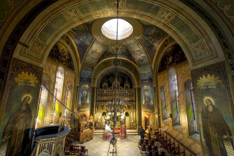 Eastern Orthodox Church Art in Bucharest - Saint George Km 0 and the power of a fresco