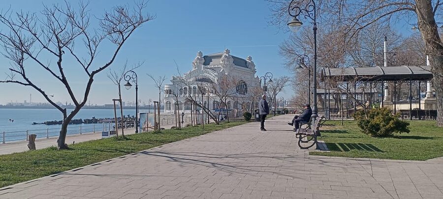 From Bucharest: Black Sea Constanța Day Tour - Genoese Lighthouse and the port-side view