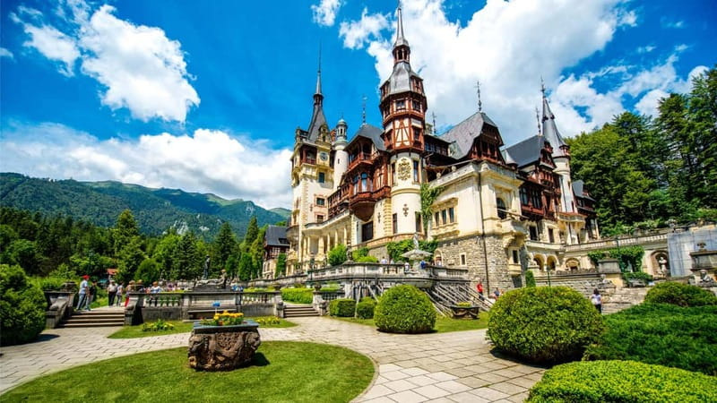 From Bucharest: Dracula's castle, Peles Castle and Brasov - Why this Bucharest day trip works
