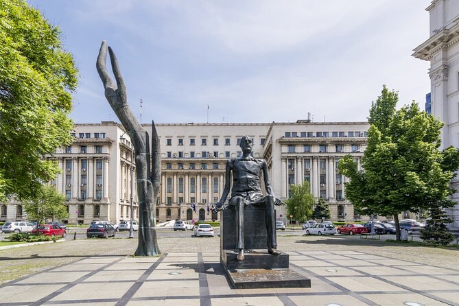 Life in Communist Bucharest: Self-Guided Puzzle Quest - The National Museum of Art and a paid-entry reminder