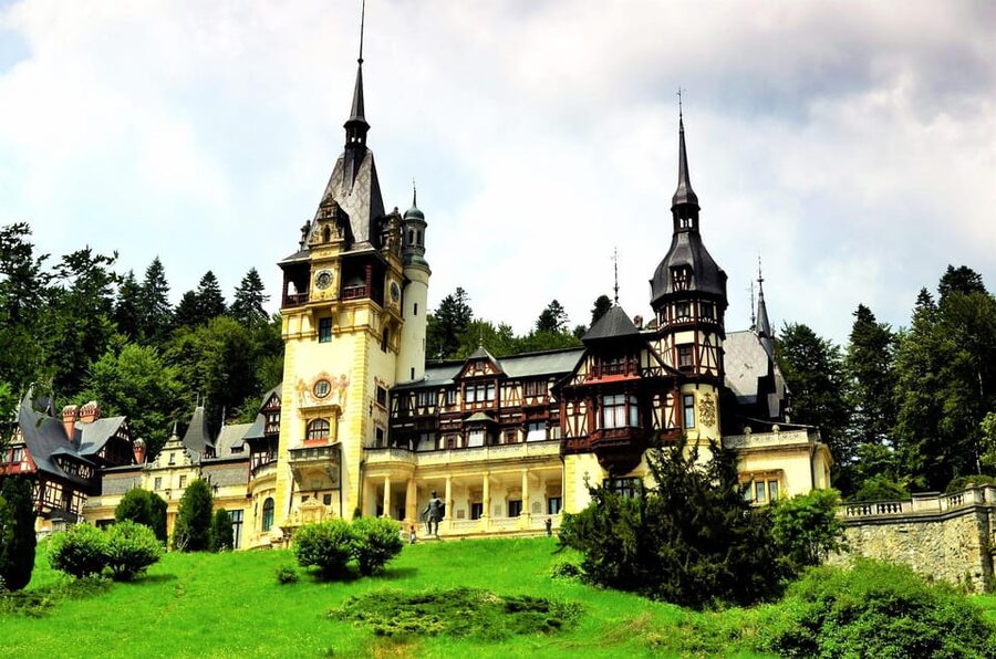 Minivan 8 Places : Dracula Castle, Peles, & Brasov Day Tour - Who will enjoy this tour most