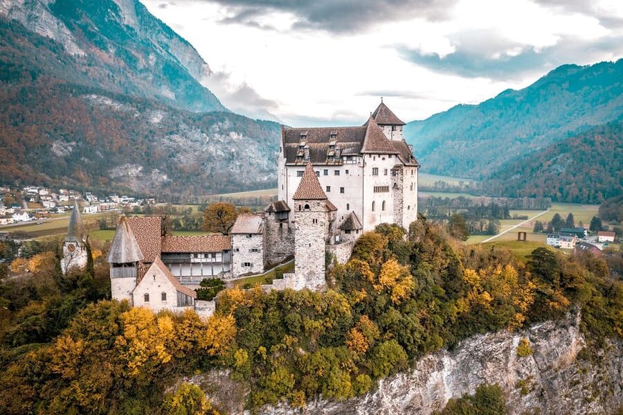 Minivan 8 Places : Dracula Castle, Peles, & Brasov Day Tour - Should you book this Transylvania tour?