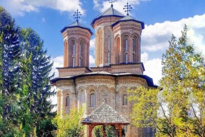 Mystical Monasteries, Dracula’s Tomb and Mogosoaia Lake Palace – Private Tour