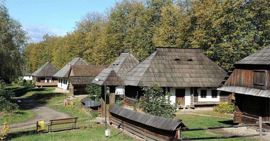 Palace of the Parliament, Village Museum & Ceaușescu Mansion - What the minivan and private format add