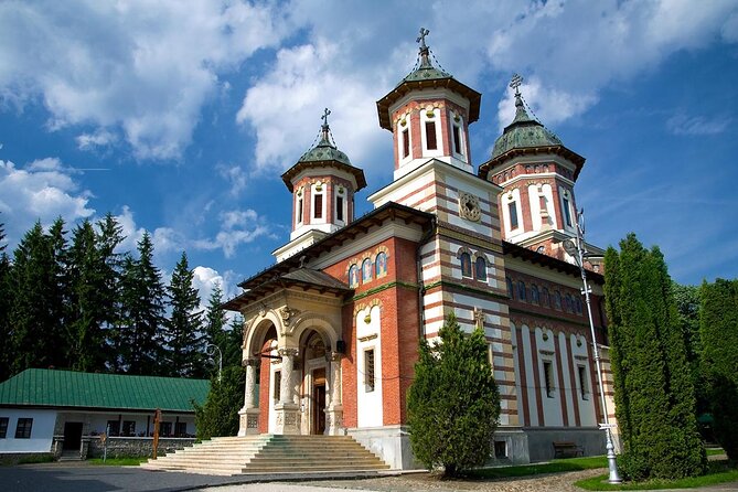 Peles & Cantacuzino Castles: Gourmet Wine & Cultural Day trip - How the guides shape the day