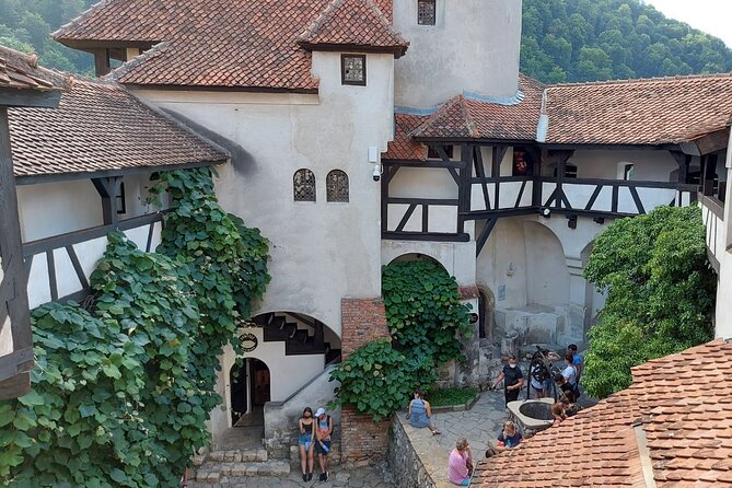 Peles Castle, Dracula Castle and Brasov old town - private tour from Bucharest - Peles Castle, Romania’s Royal Showpiece