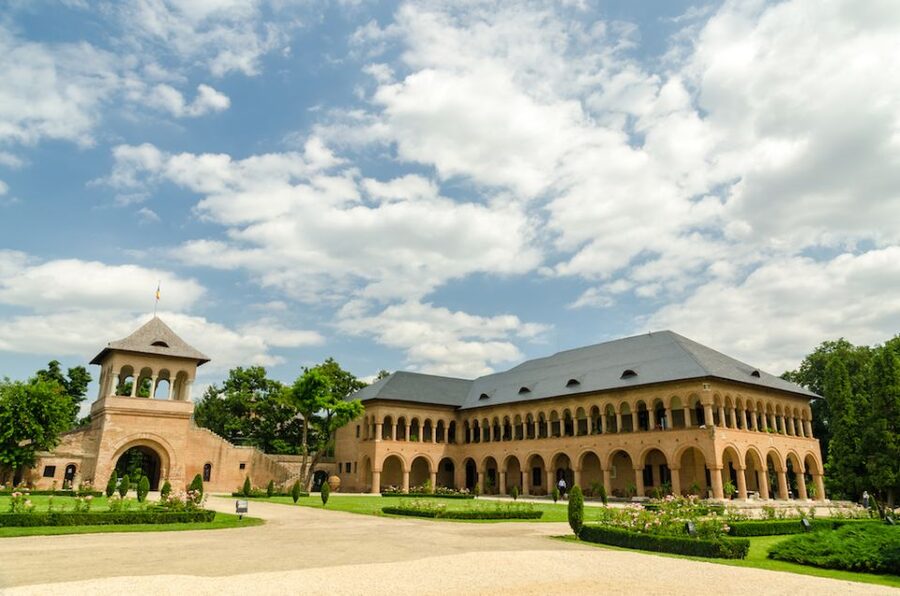 Private Half Day Trip to Snagov Monastery & Mogosoaia - The guide can shape the whole outing