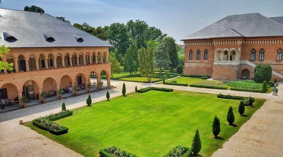 Private Tour from Bucharest to Dracula's tomb and Mogosoaia - Is $117 per person a fair price?