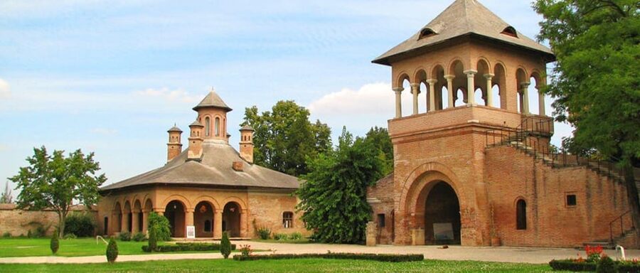 Private Tour from Bucharest to Dracula's tomb and Mogosoaia - Who will get the most from this tour?