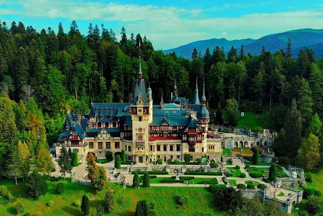 Private tour to Bran Dracula's Castle and Peleș Royal Castle - Two castles, two very different stories