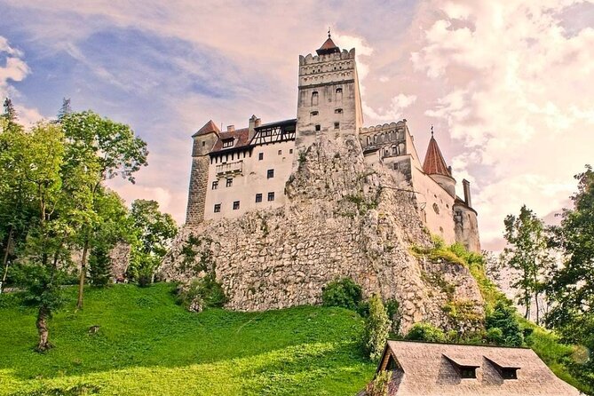 Private Tour to Dracula's Castle, Brașov City & Peleș Castle - Peleș Castle: Romania’s royal showpiece