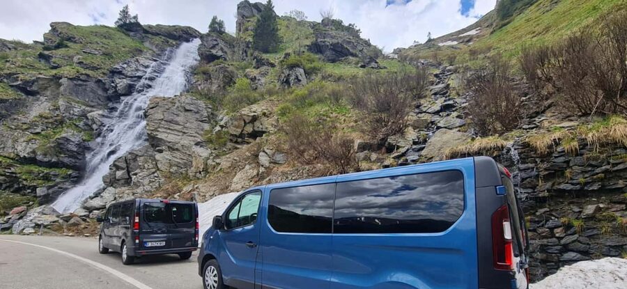 Small group Bears 'Safari' on Transfăgărășan -max 7 tourists - Vidraru Dam: concrete, water, and a huge drop